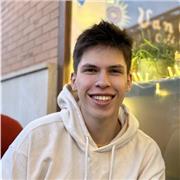 Estudiante de último de Ingeniería Electrónica, Robótica y Mecatrónica buscar dar clases de ciencias e idiomas.